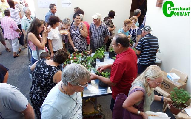 Dit was nie net eetgoed nie, maar ook potplantjies wat die aandag getrek het.