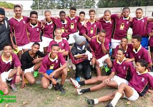 Academia 'mors' plek-plek met ander skole