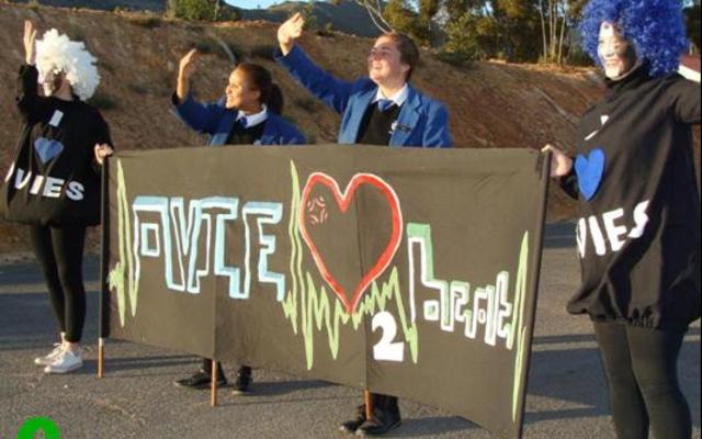 Caledon se Overberg Hoërskool (Ovies) het hul deure wyd oopgegooi tydens die skool se opedag wat Woensdag, 17 Mei vir Graad 7-leerders plaasgevind het.  Sowat 120 Graad 7's van tot so ver as Melkbosstrand kon die hartlikheid en gasvryheid wat leerders en onderwysers van die skool uitstraal, beleef.