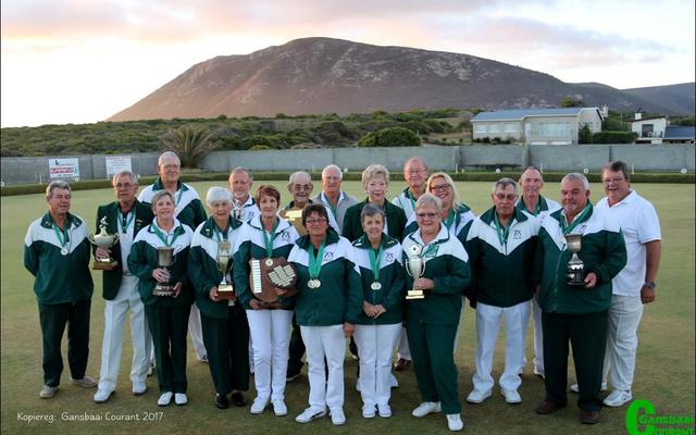 Franskraal Rolbalklub het hulle seisoen Vrydagaand afgesluit met hul jaarlikse prysuitdelingsfunksie.  Presteerders is van links voor:  Chris Malec, Tommie van Niekerk, Linda Rossouw, Hettie Lass, Martie Fourie, Lani Swart, Kay Puttick, Annemarié Botha en Jaco Swart. Middel: Peet Neethling, Sakkie van Zyl, Roelof Eksteen, Judith Vorster, Lerina Ferreira en Pieter Beukes. Agter:  Archie Cambers, André Vorster, Victor Breach en Theuns Roodman.