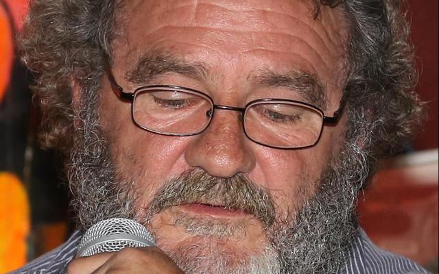 Musiekliefhebber Floors Grobler was die aanbieder van die onlangse Noot-vir-Noot Battle of the Businesses aand.