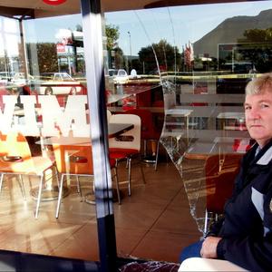 Die eienaar van die Wimpy, Alfred Viljoen se skade is groot, ten spyte van die feit dat niks gesteel is nie.