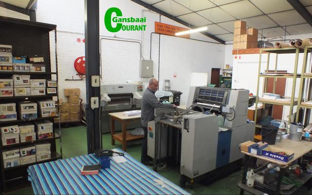 Die drukpersgedeelte in Charlotte Elliott se stoor in Belville waar die enorme hoeveelhede geestelike lektuur gedruk en daarna versprei word.