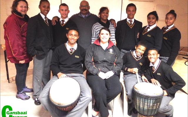 Die gewilde Marimba Orkes van Gansbaai Academia is genooi om aan die Internasionale Marimbafees in Boksburg, Gauteng te gaan deelneem. Voor van links Lorenzo Geldenhuys, Rialet Marais (afrigter), Jaygon Visagie en Sebastian Johnson. Agter van links Anneri Harding-Male (Leerderondersteuningsopvoeder), Simorné Europa, Izaan Newman, Tommy Wilson (skoolhoof), Ulrich Visagie, Heidré Loff en Daylen Tobias. 