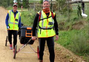 Hulle stap vir verlore engeltjies