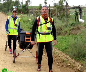 Hulle stap vir verlore engeltjies