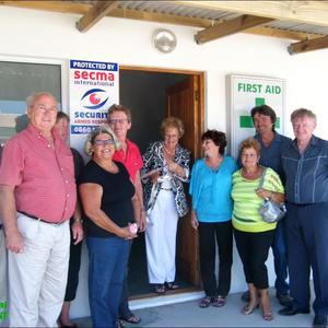 Sandra Prinsloo het ‘n aktiewe rol gespeel wat in 2013 tot die amptelike opening van die Pearly Beach Noodhulp-kamer aanleiding gegee het. Hierdie foto is destyds deur die Gansbaai Courant geneem:  voor van links is Theo Coetzer, rdl Dudley Coetzee, Ilse Keet, Suster Tertia Scholtz, Sandra Prinsloo, rdl Nicolette Botha-Guthrie (voormalige Overstrandse Uitvoerende Burgemeester), Marleen Haddon, Elize van Eeden, Hakkie Hückstedt, rdl Pieter Scholtz en Daan Fouchè.