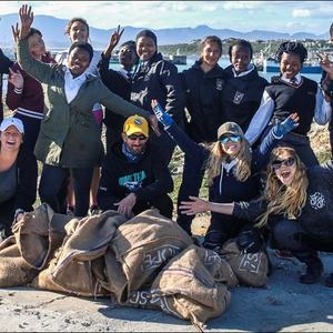 Volunteers from the White Shark Diving Company and learners  from  the  Marine  Science  Club  at Gansbaai Academia got together to clean the Gansbaai harbour area recently.  Gansbaai  Academia’s  learners are back row, second from left to right: Jordan Linehan, Aimelize Geerdts, Janine Malherbe, Siyamthanda Ngaleka, Anga Tyindyi, Caitlyn van Eeden, Lerato Hermanus, Thimna Mkolo and  Zubenathi Ziselo. Sisipho Sgonela (standing) is waving in the front row.  This was an initiative developed by 7Seasrope to raise awareness around the biggest problem facing our oceans today – marine debris.