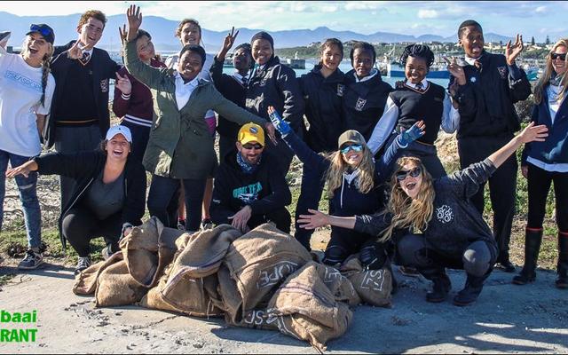 Volunteers from the White Shark Diving Company and learners  from  the  Marine  Science  Club  at Gansbaai Academia got together to clean the Gansbaai harbour area recently.  Gansbaai  Academia’s  learners are back row, second from left to right: Jordan Linehan, Aimelize Geerdts, Janine Malherbe, Siyamthanda Ngaleka, Anga Tyindyi, Caitlyn van Eeden, Lerato Hermanus, Thimna Mkolo and  Zubenathi Ziselo. Sisipho Sgonela (standing) is waving in the front row.  This was an initiative developed by 7Seasrope to raise awareness around the biggest problem facing our oceans today – marine debris.