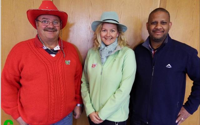 Elicia du Toit, ‘n “ou” Gansbaaier sal voortaan die Gansbaai Sportsentrum bestuur en Theo Steenberg (regs) is as Operasionele Bestuurder aangestel.  Theo was voorheen werksaam by Worcester Munisipaliteit. Mnr Myburgh (Areabestuurder van die Overstrandse Munisipaliteit se Gansbaai Administrasie) het tydens hul verwelkoming gesê: “Ek wag lankal vir hierdie aanstellings en is dankbaar dat dit gerealiseer het.”