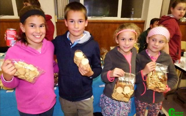 Koekies, koekies en nogmaals koekies. Van links Tilde (9) en Heinrich (11) Kok, saam met die 7-jarige tweeling, Anke en Ciske Kok. 