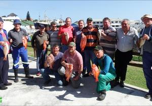 Hengelaars hap aan mekaar se hakke