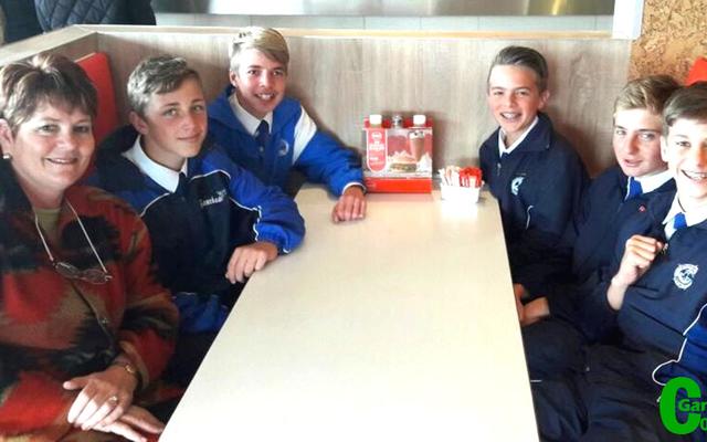 Juf Jolette Bezuidenhout, AJ Bosch, Morné Nortje, Gavin Middleton, Christof Dahl en Nieldré Groenewald spandeer hul welverdiende pryse.