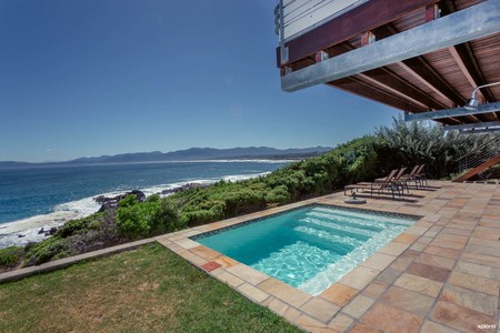 Cliff_lodge_swimming_pool_sea_view_1522322705