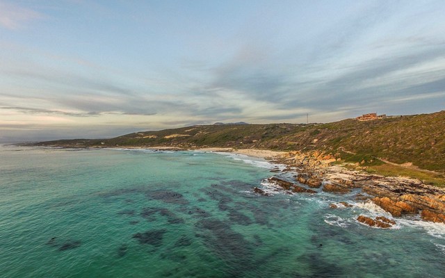 Fynbos right onto the beach Fynbos right onto the beach