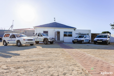 the_computer_hut_12__1526285872