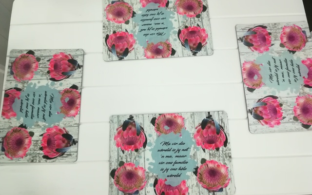 BEAUTIFUL TABLE PLACE MATS