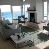 From the upstairs lounge, savour views across Walker Bay, to Cape Hangklip and, on an exceptionally clear day, all the way to the Cape of Good Hope