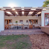 Granaat porch with hot tub
