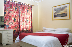 kleinmond_accomodation_holiday_scapes_ocean_view_main_bedroom_1534924500