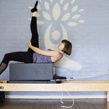 pringle_bay_fitness_and_well_being_simply_pilates_single_leg_stretch_on_reformer_1536919483