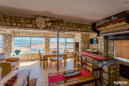 Stone_house_guests_lounge_1540476431