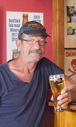 napier_restaurants_the_fox_pub_grill_happy_customer_1542097376