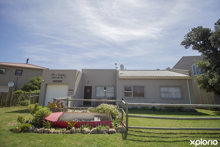 kleinmond_bettys_bay_accommodation_self_catering_accommodation_pik_wyntjie_outside_view_1542178968