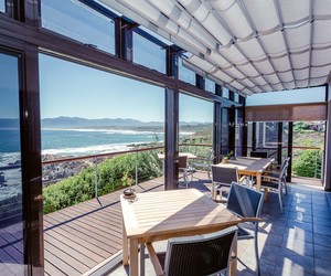 Beautiful, well-equipped modern beach house