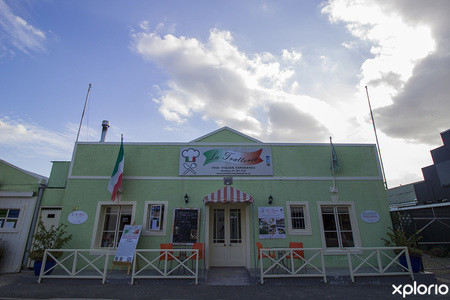 stanford_places_to_eat_restaurants_la_trattoria_outside_view_1__1548336599