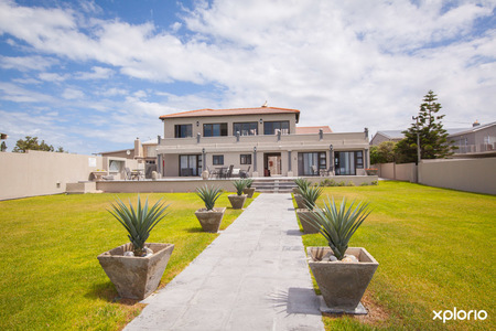 struisbaai_chateau_de_marine_boutique_hotel_entrance_walkway_1550821139