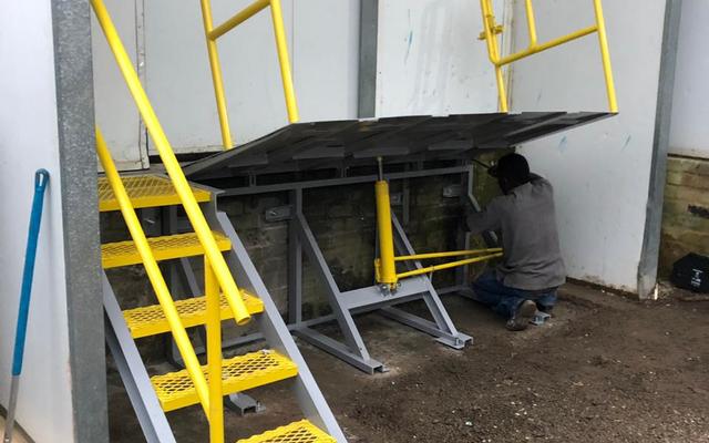 overberg_sandblasting_steelworks_hydraulic_ramp_1555337609