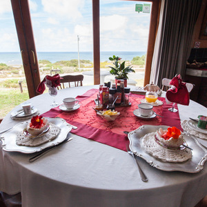 Struisbaai - Oceanview Guesthouse / B&B - Dining Table