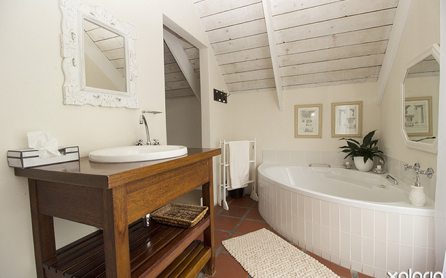 Overberg Gems - Big classy bathroom Overberg Gems - Big classy bathroom