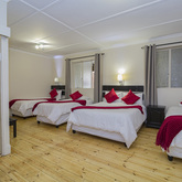 Bredasdorp - Victoria Hotel -  Deluxe Quadruple Room