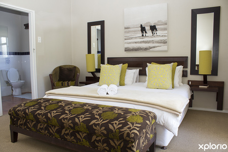 kleinmond_accomodation_moments_guesthouse_green_bedroom_1532070255_1559722552
