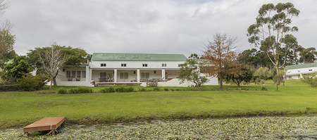 hermanus_accommodation_rustic_hide_aways_lake_house_outside_1562159587
