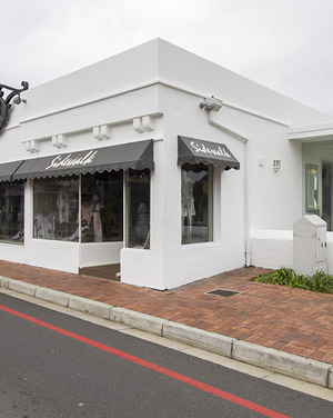 hermanus_clothing_boutique_sidewalk_outside_view_1564409114