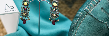 hermanus_clothing_boutique_sidewalk_designer_jewelry_1564409234