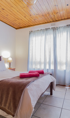 gansbaai_accommodation_rots_en_see_self_catering_villa_room_with_cot_sharing_bathroom_1564477406