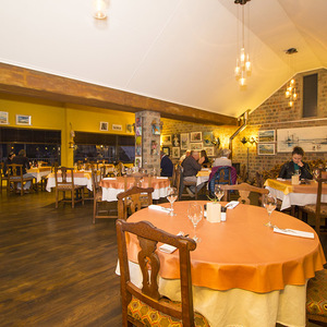 pringle_bay_restaurants_365_bistro_interior_with_customers_1538481969_1565011575