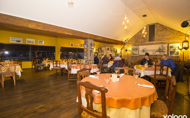 pringle_bay_restaurants_365_bistro_interior_with_customers_1538481969_1565011575 pringle_bay_restaurants_365_bistro_interior_with_customers_1538481969_1565011575