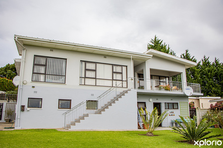 bredasdorp_accommodation_glass_tree_bb_front_view_1683190176