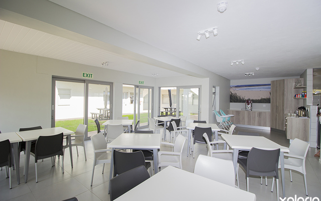 kleinmond_accommodations_kleinmond_lodge_communial_kitchen_1552392623_1567090443