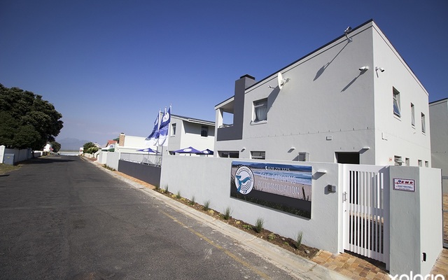 kleinmond_accommodations_kleinmond_lodge_outside_view_1552392462_1567090441