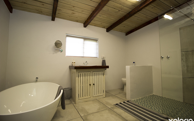 kleinmond_accommodation_njr_cottage_bath_room_1537944587_1568278626