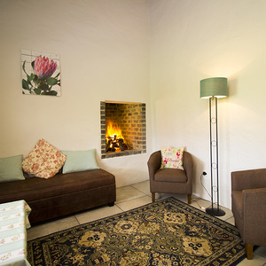 kleinmond_accommodation_njr_cottage_living_room_1537944446_1568278626