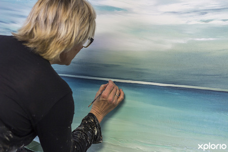 hermanus_things_to_do_local_artists_lize_art_gallery_lize_at_work_1569407079