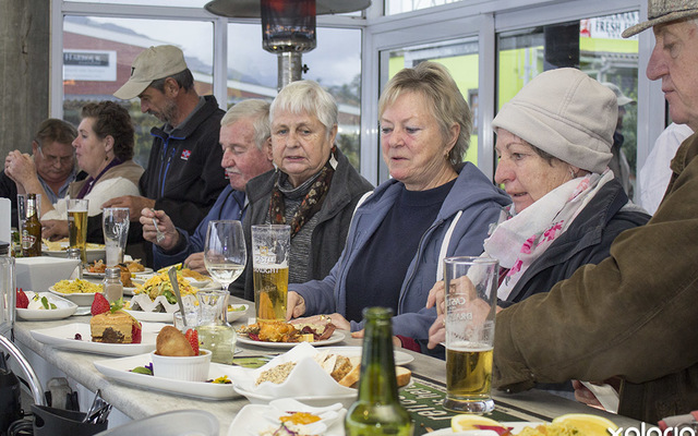 kleinmond_restaurant_kaplans_people_enjoying_food_1532343008_1573540722
