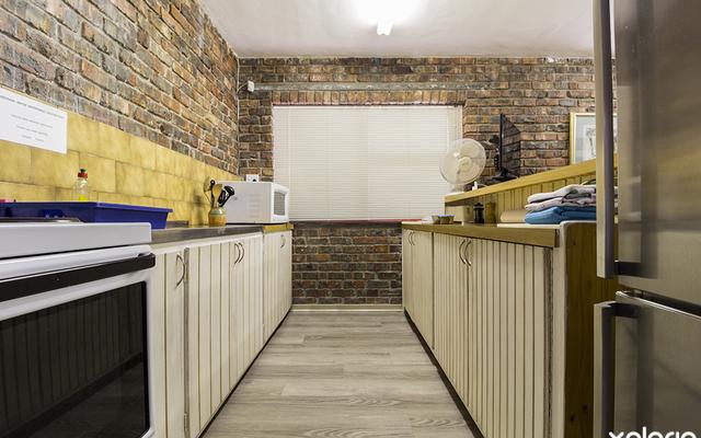 bettys_bay_accommodation_sea_way_self_catering_kitchen_1574253420